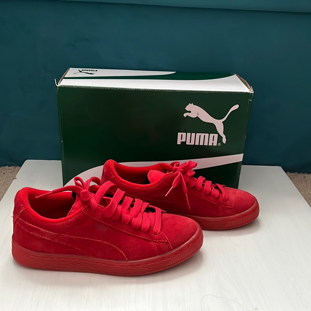 Red Suede Iced Jr Puma sneaker sz 4